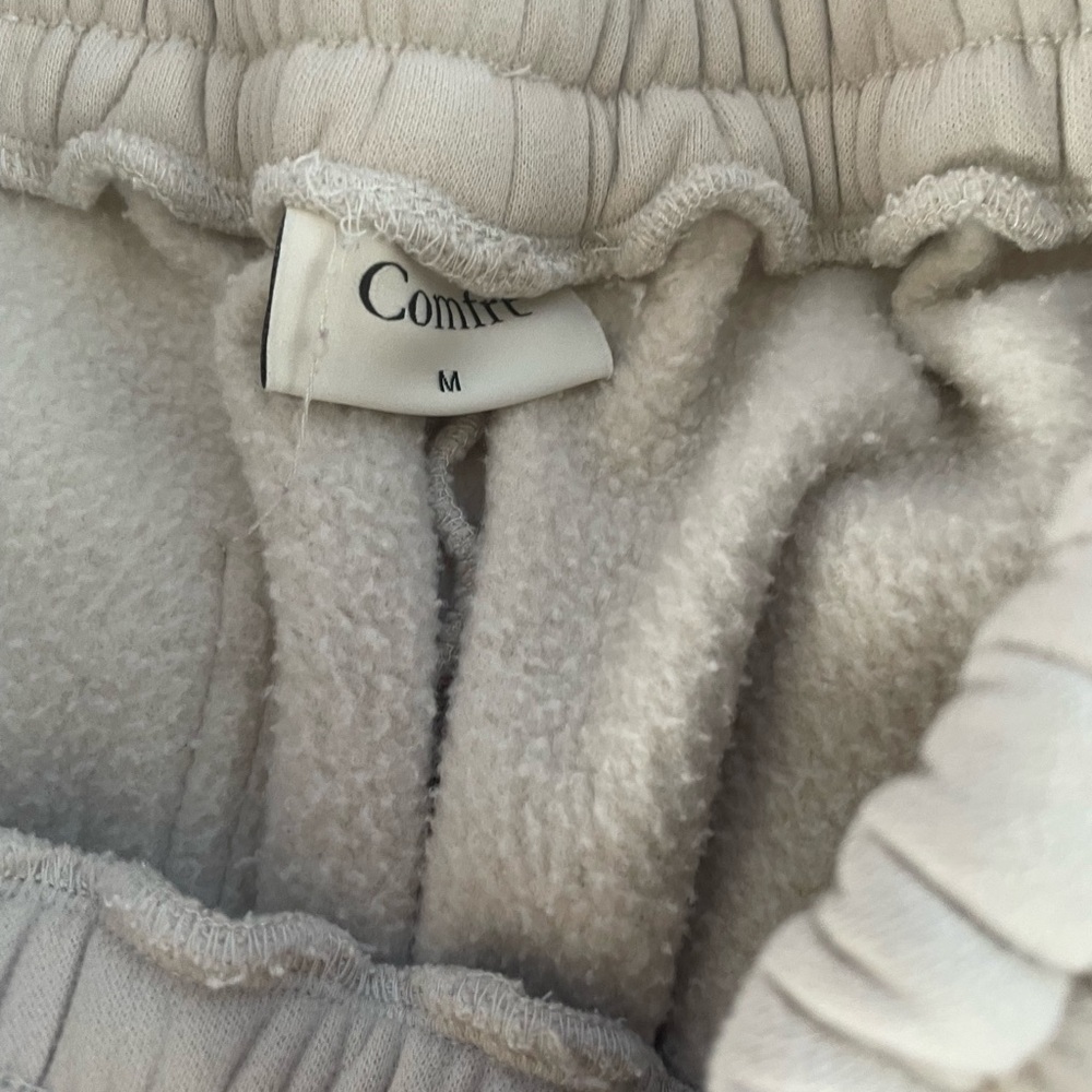Comfrt Cream Oversized Hoodie with Heart Detail - Picture 4 of 8
